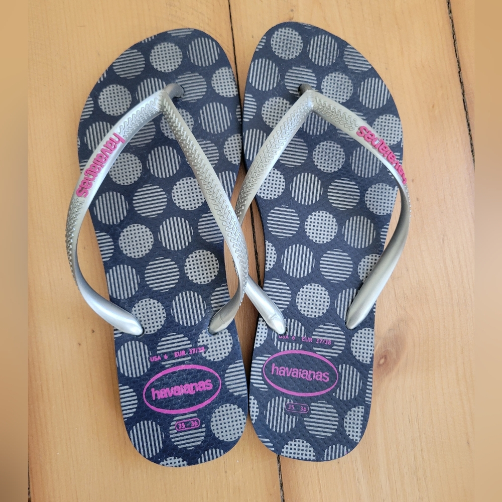 Havaianas silver / blue flip flops Size 6